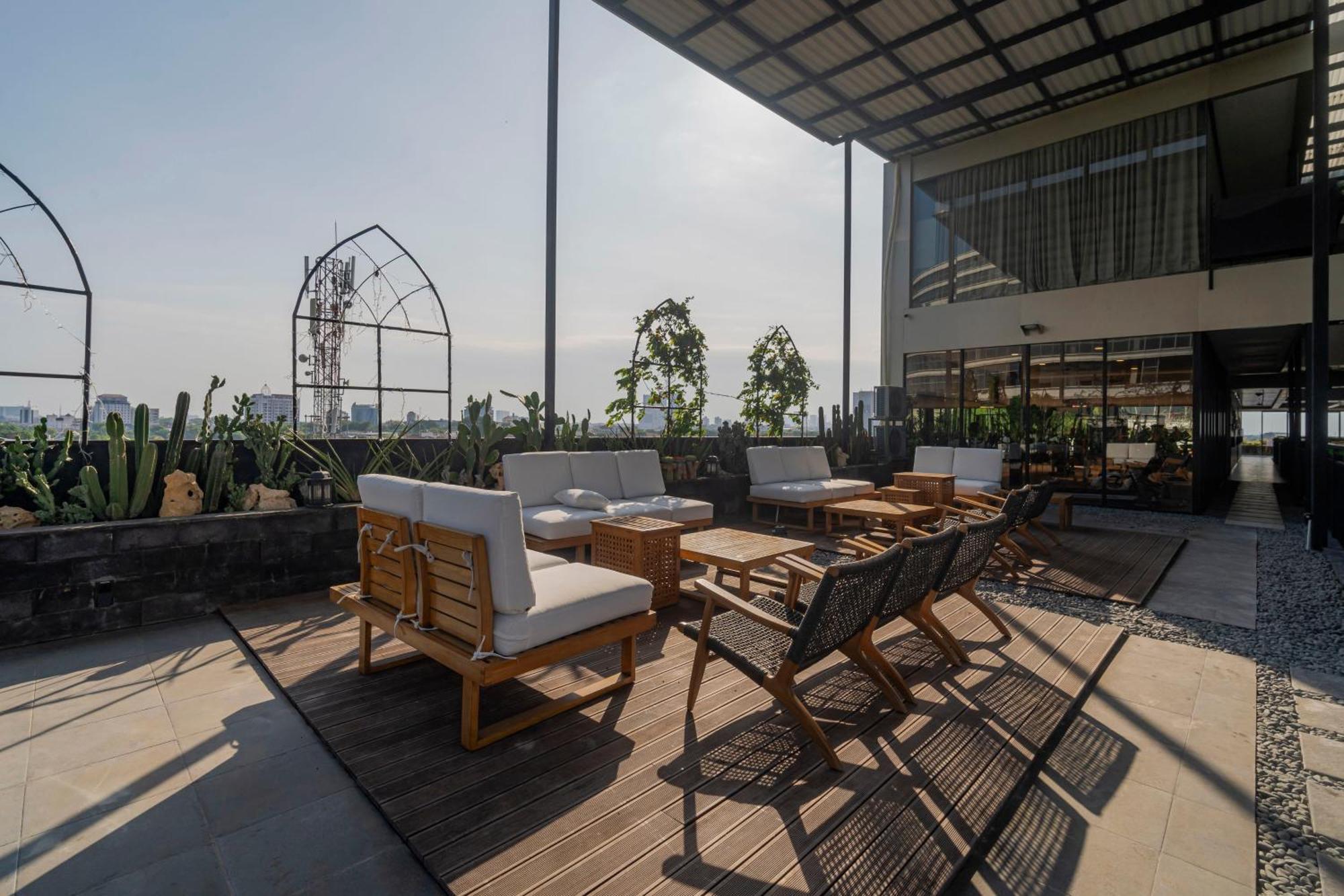 Stay.Vie Hotel Surabaya Ngoại thất bức ảnh