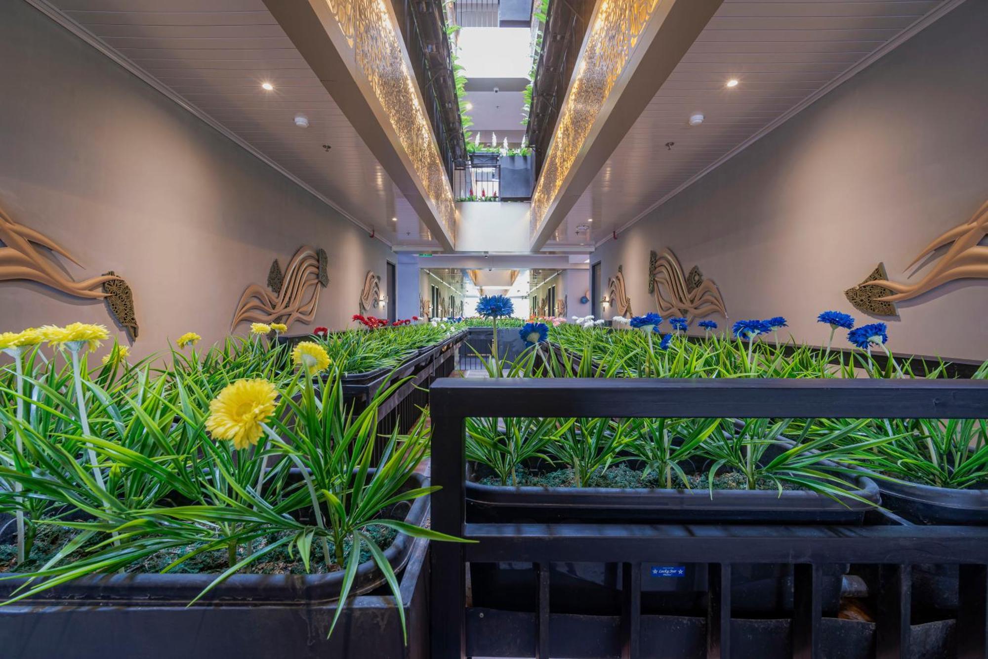 Stay.Vie Hotel Surabaya Ngoại thất bức ảnh
