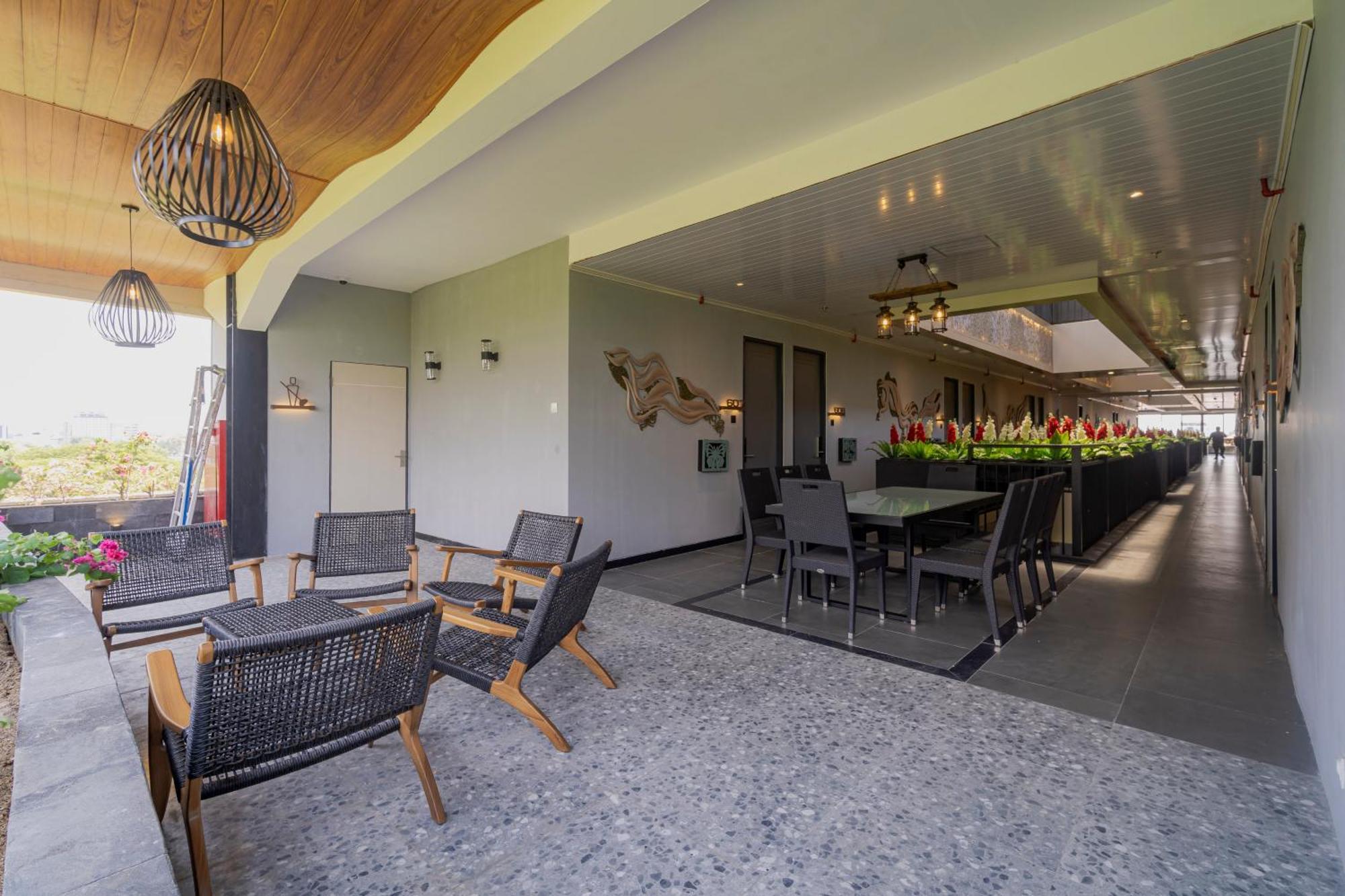 Stay.Vie Hotel Surabaya Ngoại thất bức ảnh