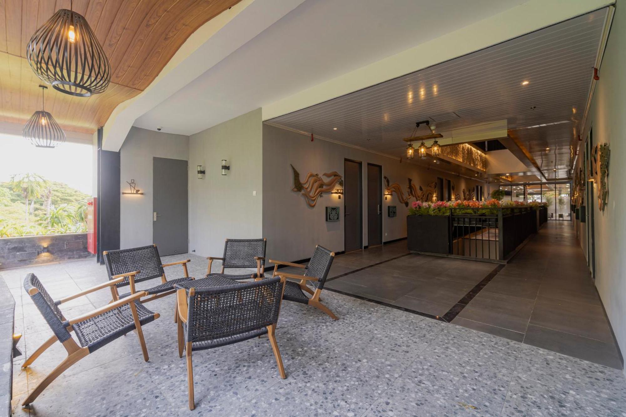 Stay.Vie Hotel Surabaya Ngoại thất bức ảnh