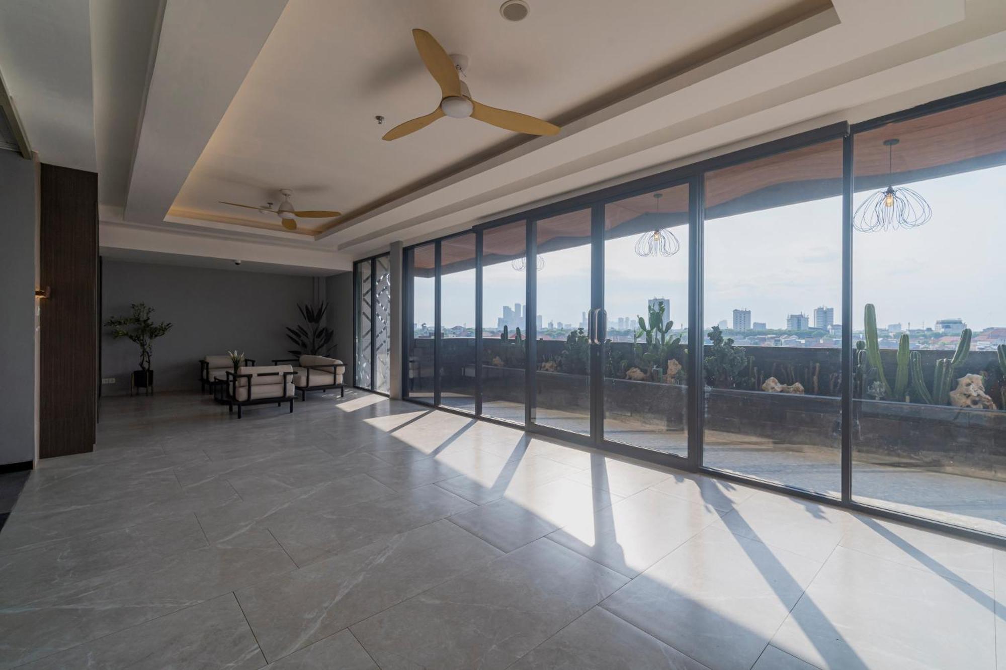 Stay.Vie Hotel Surabaya Ngoại thất bức ảnh