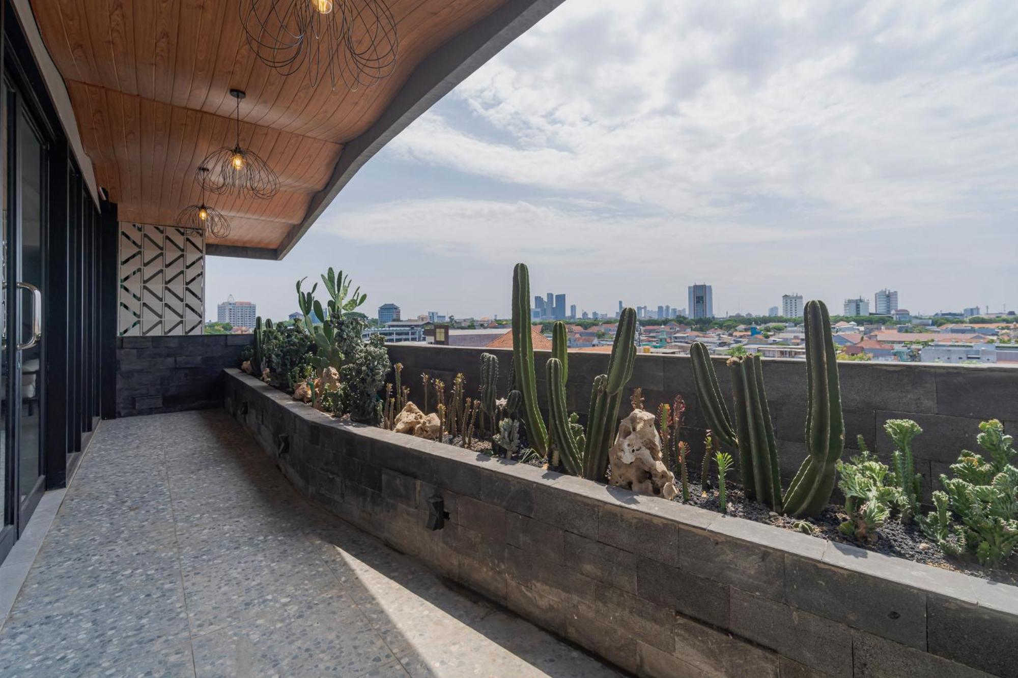 Stay.Vie Hotel Surabaya Ngoại thất bức ảnh