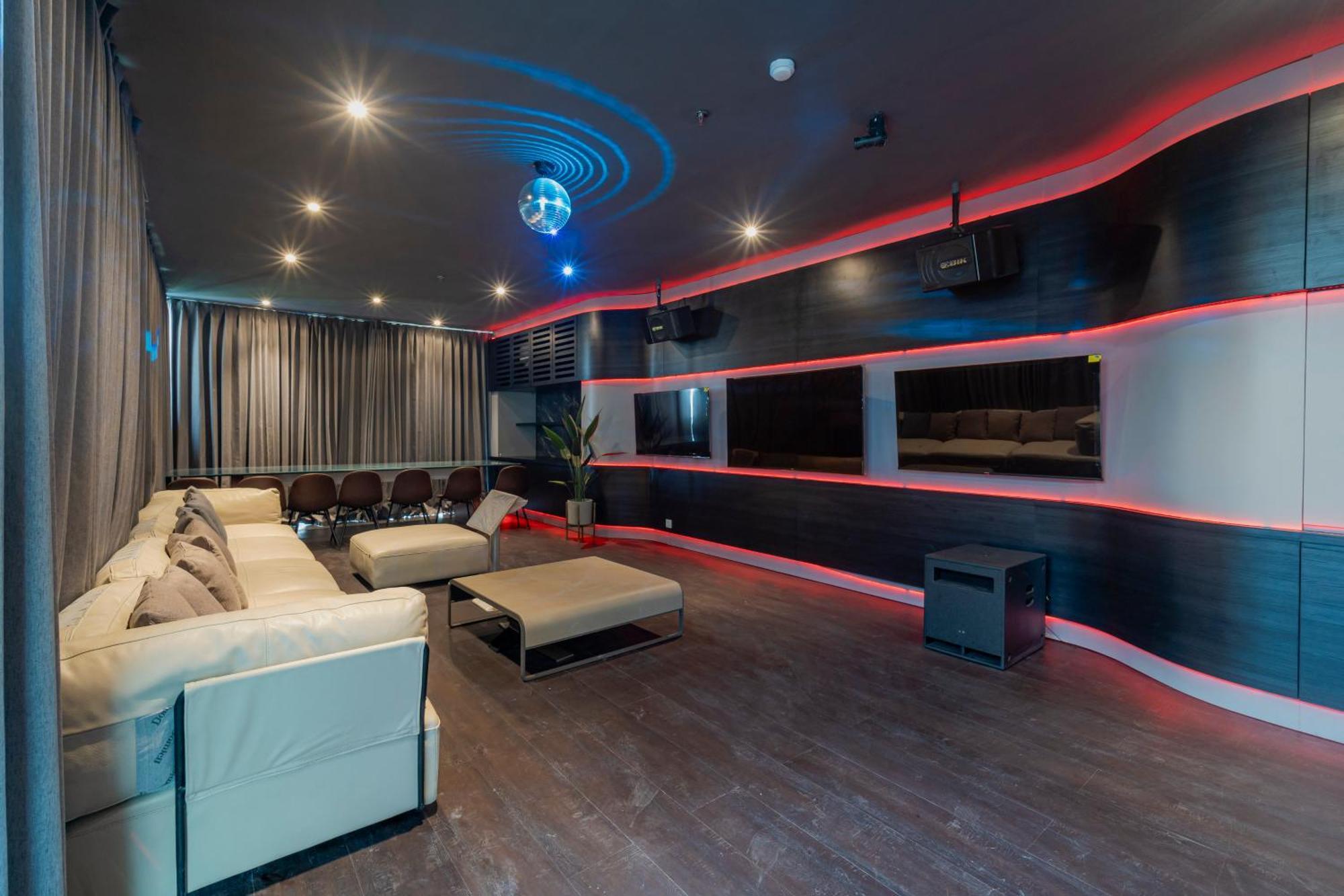 Stay.Vie Hotel Surabaya Ngoại thất bức ảnh