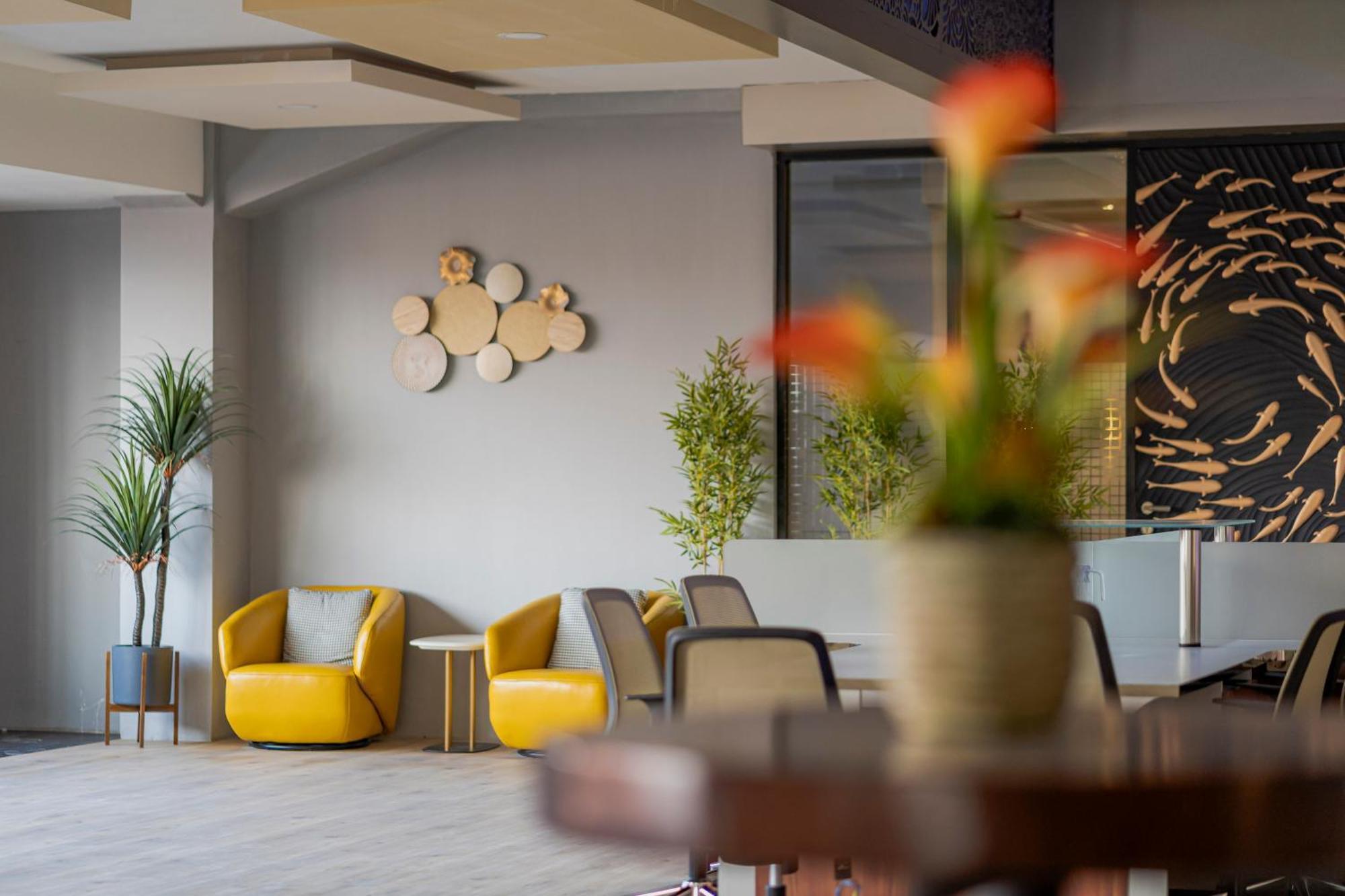 Stay.Vie Hotel Surabaya Ngoại thất bức ảnh